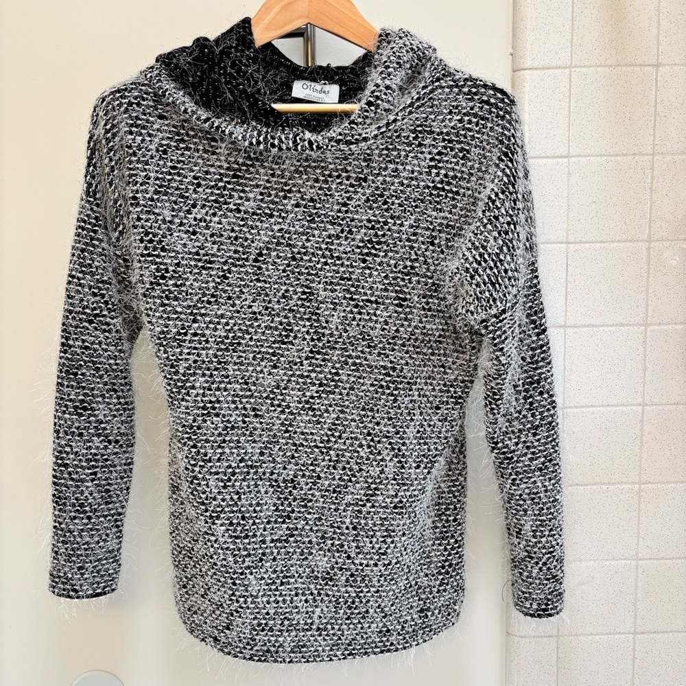 VTG Rare Hoodie Size Medium Sweater Black White Eyelash Knit Handmade Artsy